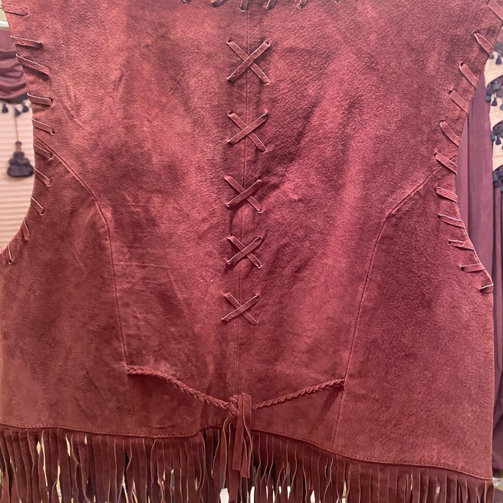 Wine / burgundy color leather fringe vest - Picture 3 of 4